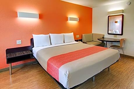 King Room - Disability Access - Non-Smoking
