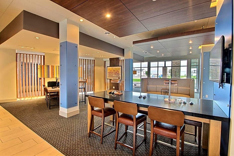 Holiday Inn Express & Suites Fond Du Lac By IHG
