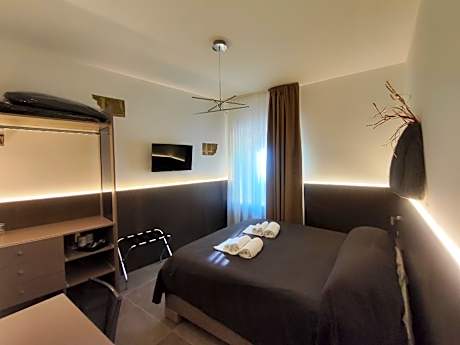 Matrimoniale-Comfort-Bagno privato-Vista sul cortile-Vesuvio