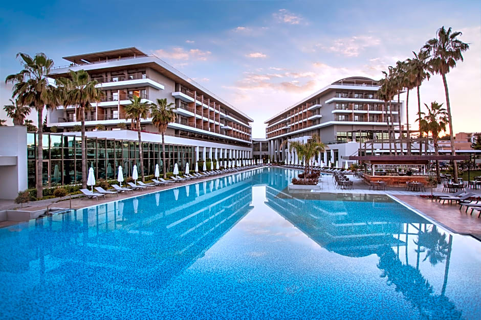 Acanthus and Cennet Barut Collectio