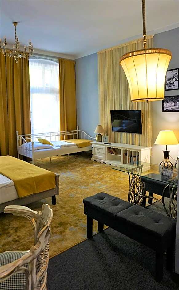 Explorer B&B Old Town Rooms & Apartment #don't be a tourist, be an Explorer!