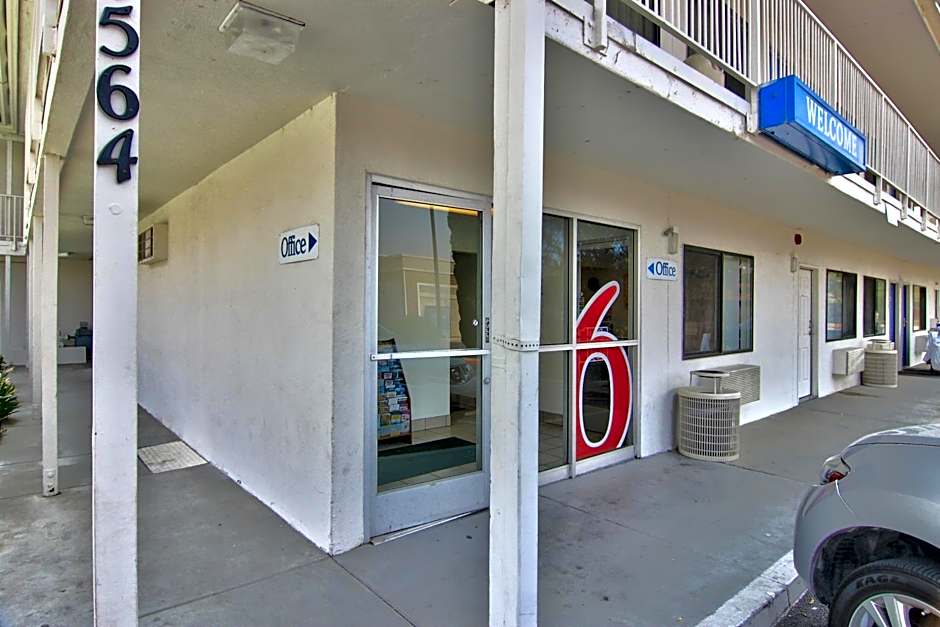 Motel 6-Woodland, CA Sacramento Airport