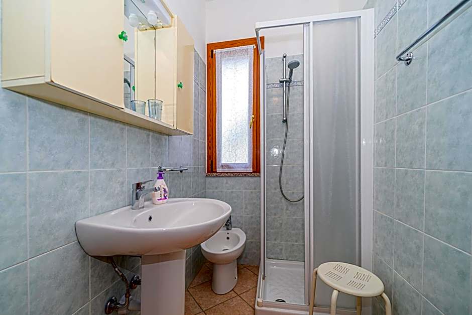 Apartment in villa 2 to 3 persons with large private garden