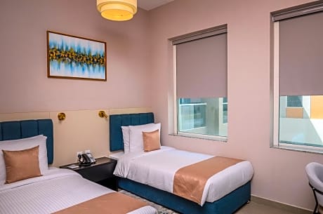 Executive Twin Room Non Smoking with Complimentary Shuttle Bus to Mall of the Emirates and Beach