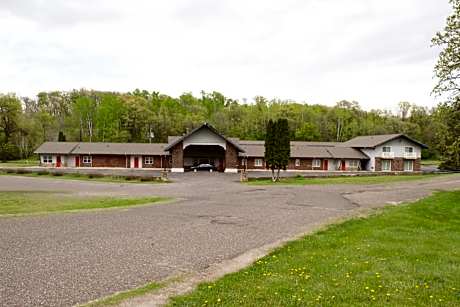 AmeriVu Inn & Suites - St Croix Falls