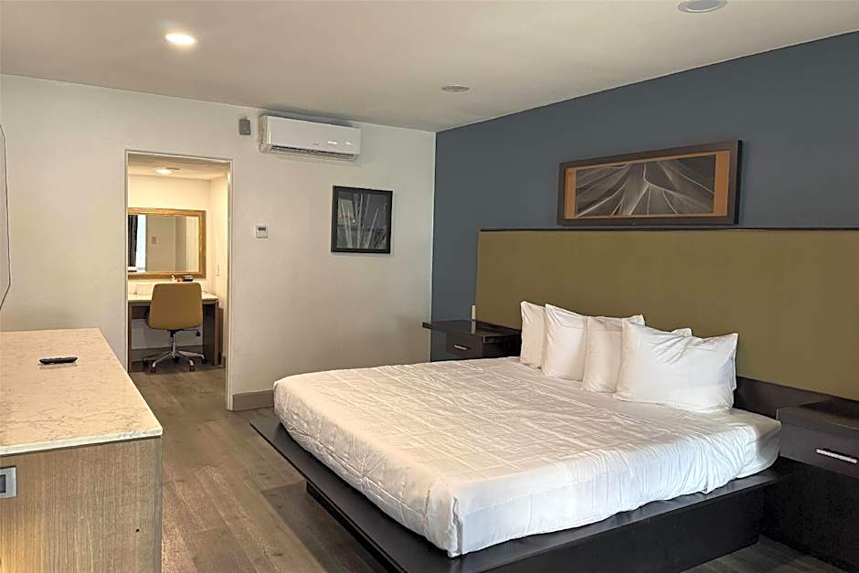 DTLV, a Baymont by Wyndham