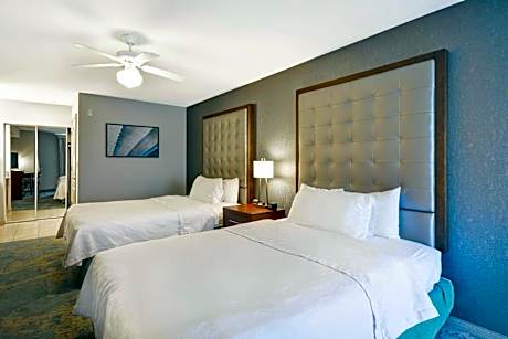 Suite with Two Double Beds and Bath Tub - Mobility and Hearing Access/Non-Smoking