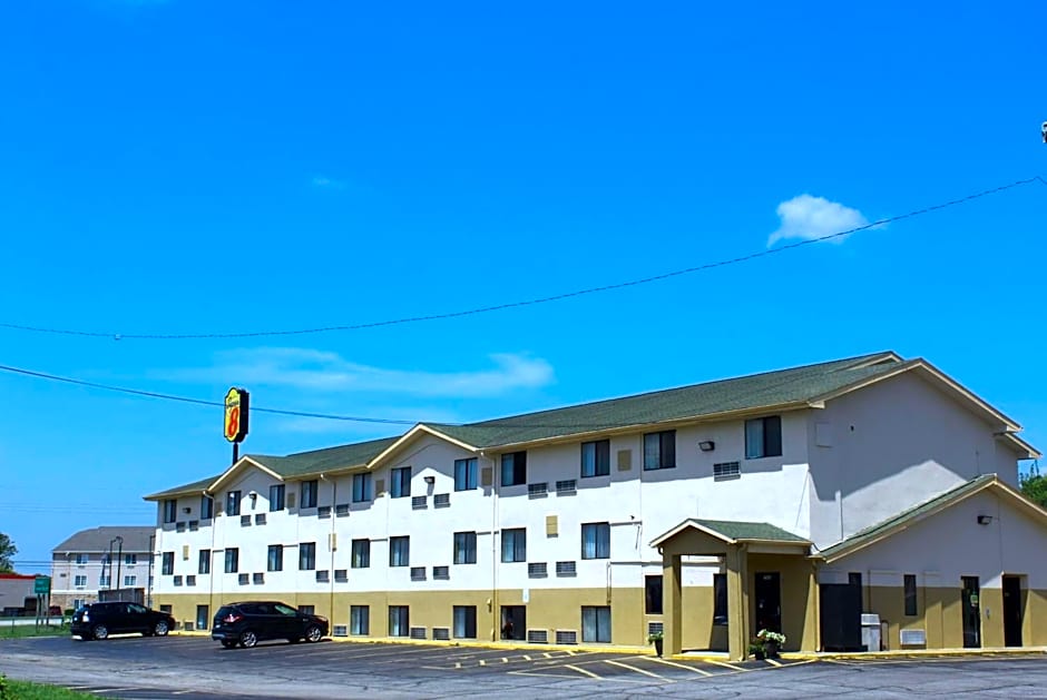 Super 8 by Wyndham Topeka/Wanamaker RD/I-70