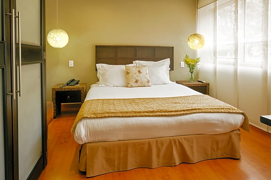 Hotel Retiro 84 by MIJ