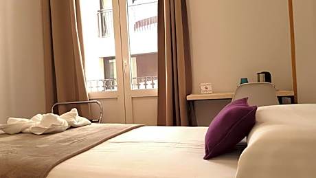 Single Room with Shared Bathroom