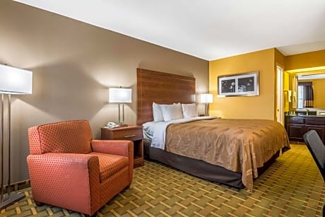 1 King Bed, Smoking