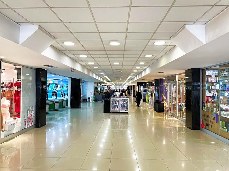 Queen's Hotel - Zebra Centre