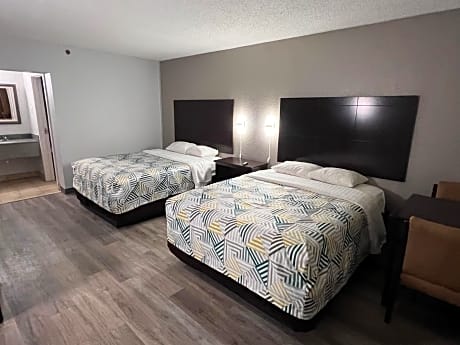Queen Room with Two Queen Beds - Non-Smoking