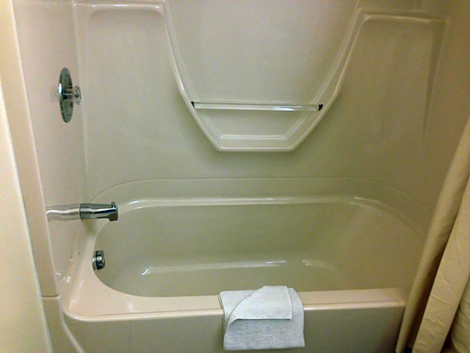 Petawawa River Inn & Suites