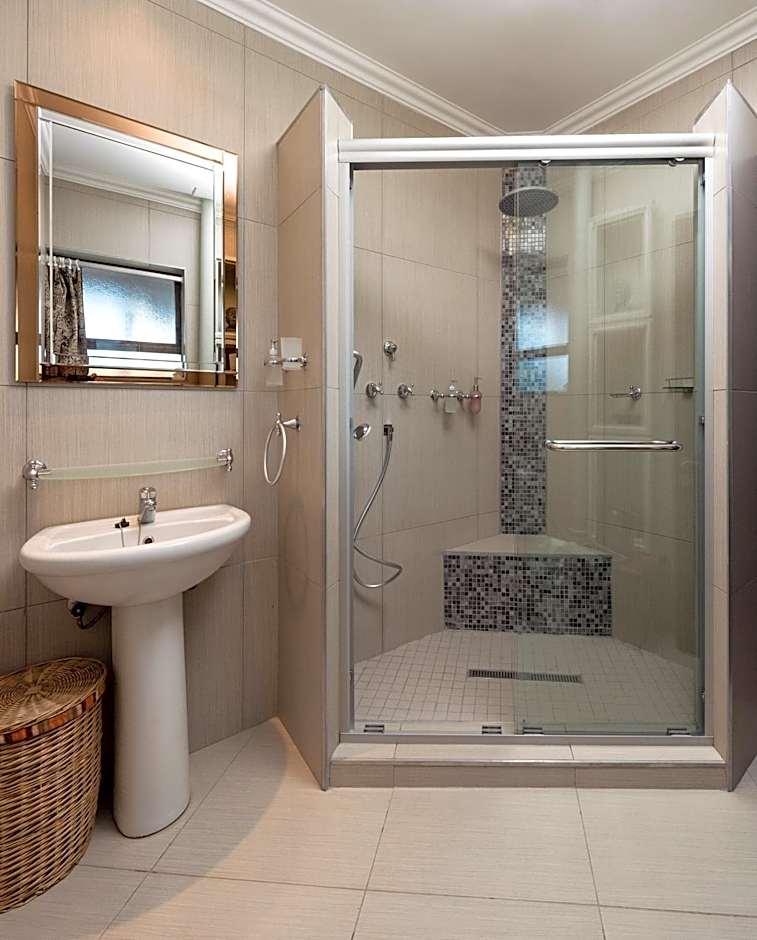 Dungbeetle River Lodge