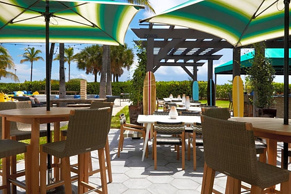 Kimpton Surfcomber Hotel, an IHG Hotel