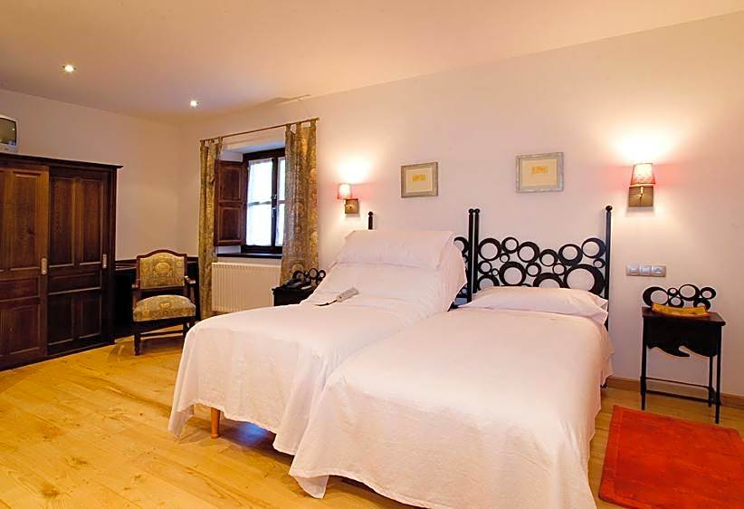 Hotel y apartamentos rurales L'Anceo