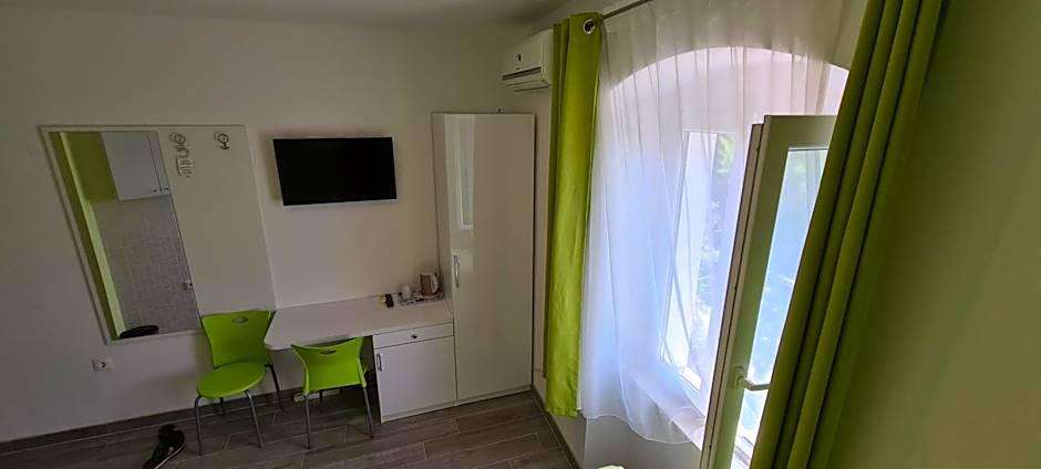 Nirvana Rooms & Apartments