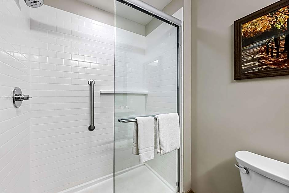 Best Western Plus Bolivar Hotel & Suites