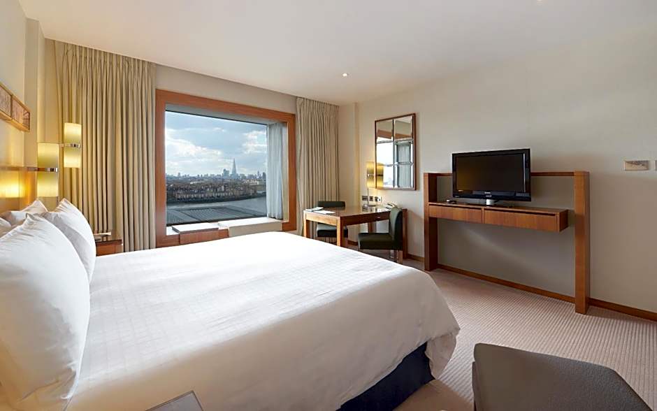 Canary Riverside Plaza Hotel