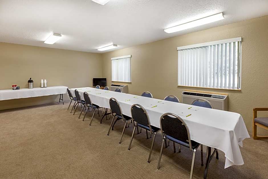 Super 8 by Wyndham Grayling