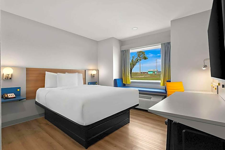 Microtel Inn & Suites by Wyndham Tulsa  Catoosa/Route 66