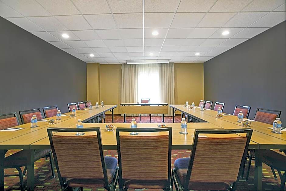 Courtyard by Marriott Chicago Elmhurst/Oakbrook Area