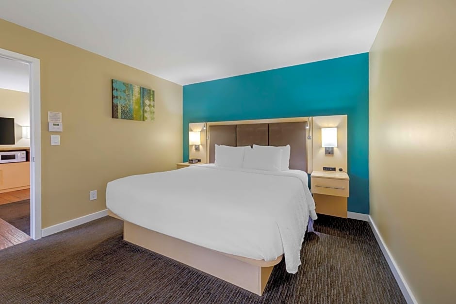 Best Western Plus South Coast Inn