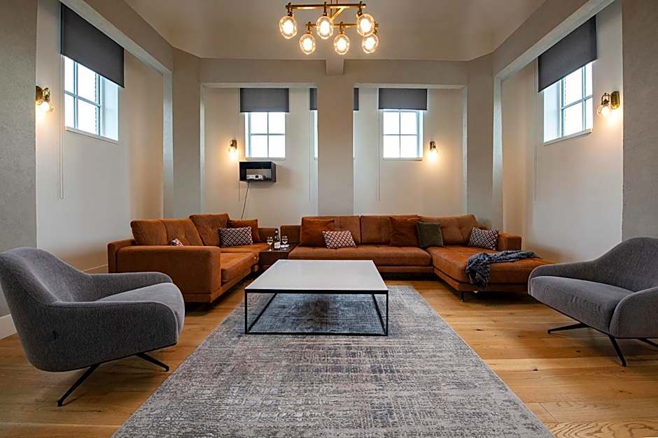 12A, Luxury & Unique, Cinema, Terrace, Stunning View, Central Location!