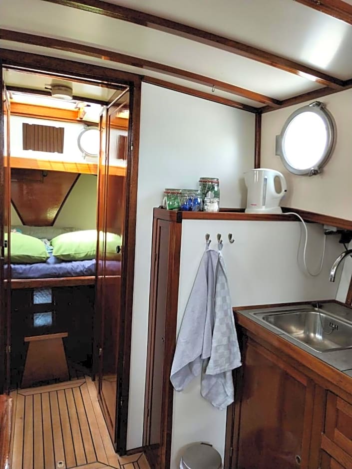 Privé B&B Motorsailer Rataplan