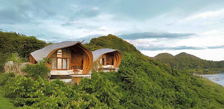 Kini Resort - Oceanfront Bamboo Eco Lodges