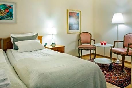 Standard Double Room with Two Single Beds - Non-Smoking