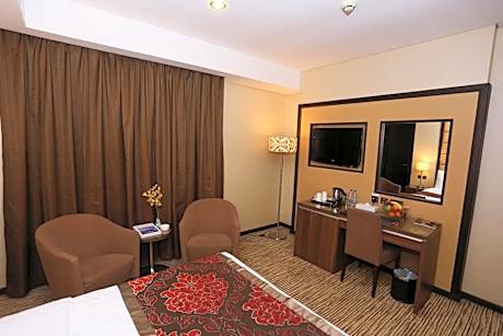 Deluxe Queen Room