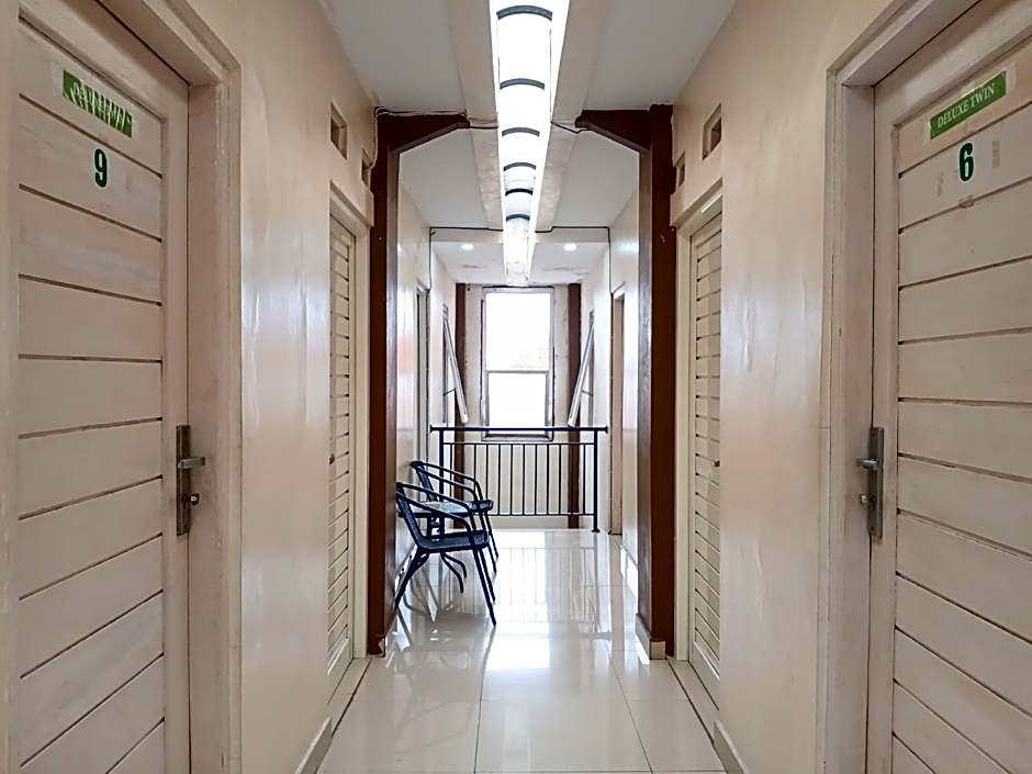 Shabrina Homestay Syariah Terminal Tirtonadi Solo RedPartner