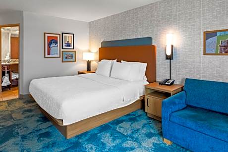 King Room with Lake View - Non-Smoking