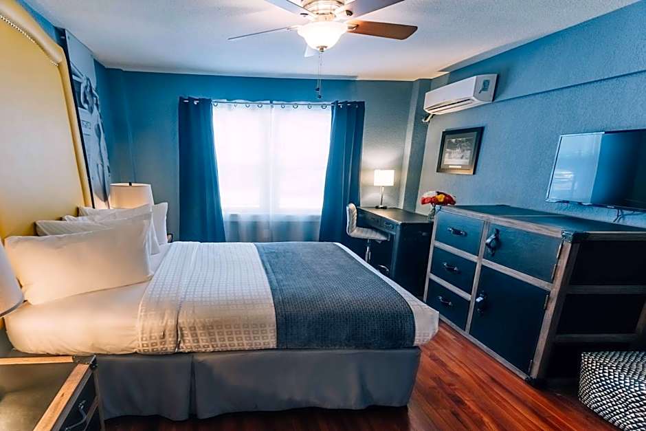 Photo 1 of 2 of 1 King Bed