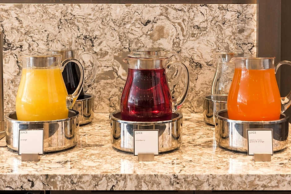 AC Hotel by Marriott Boston Cleveland Circle