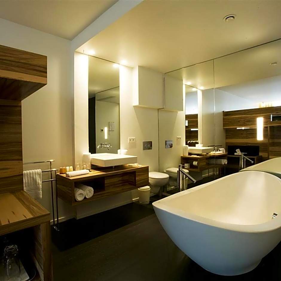 D-Hotel