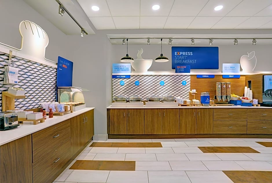 Holiday Inn Express & Suites - Lenexa - Overland Park Area By IHG