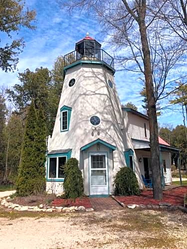 The Harbor Light Inn