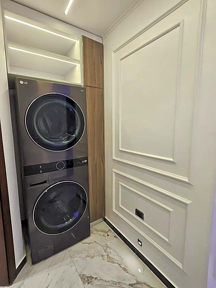 New Cairo's Poolside Oasis