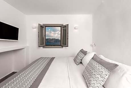 Petit Double Room with Caldera & Sea View