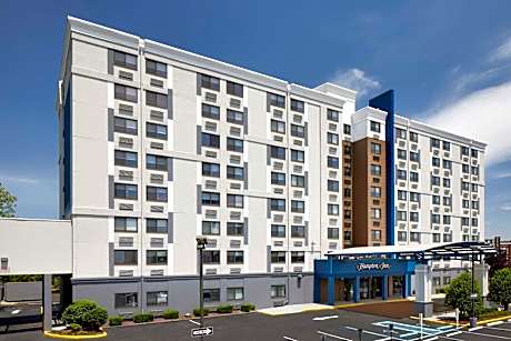 Hampton Inn Newark Airport