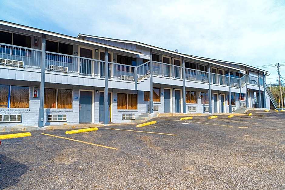 Regency Inn By OYO Three Rivers