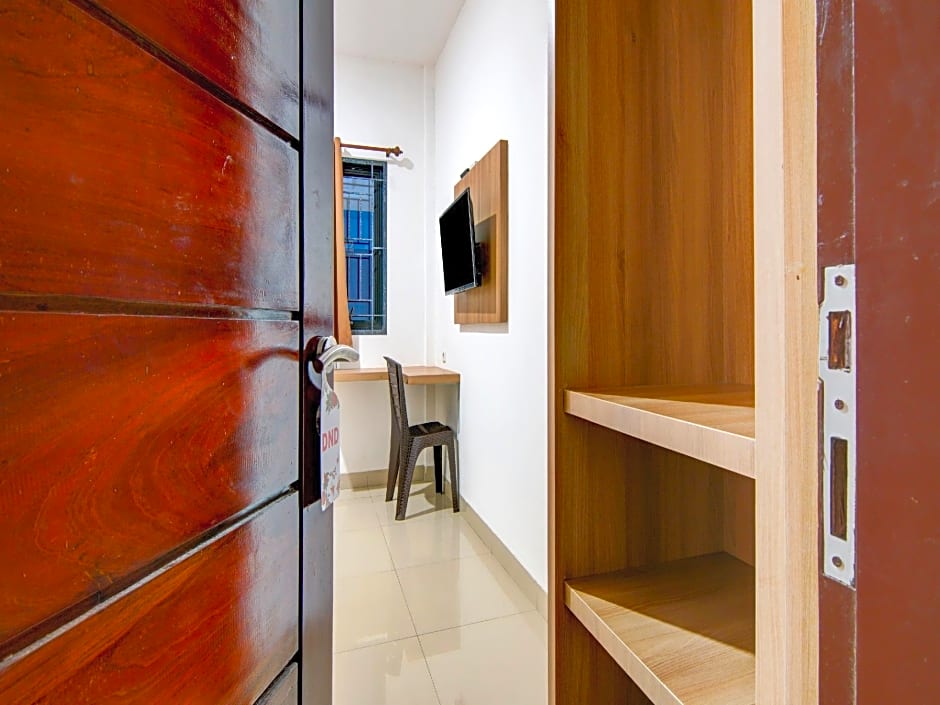 OYO 90233 The Shine Residence