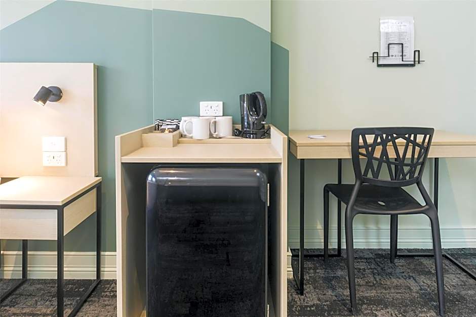 Nightcap at Atherton Hotel