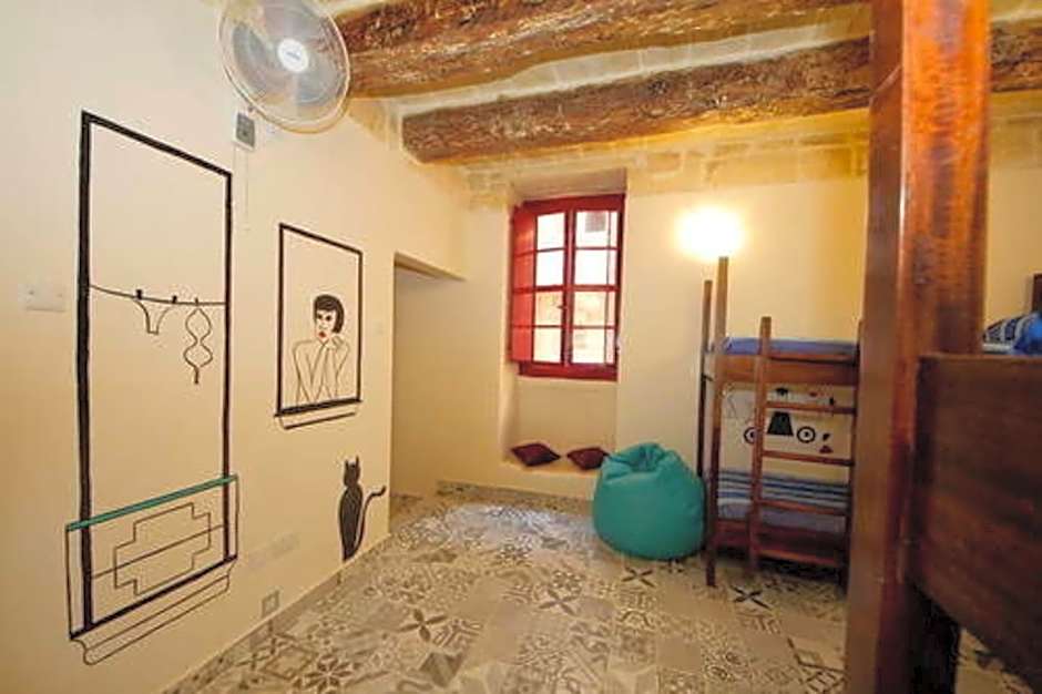 Dormitory shared hostel by Vallettastay