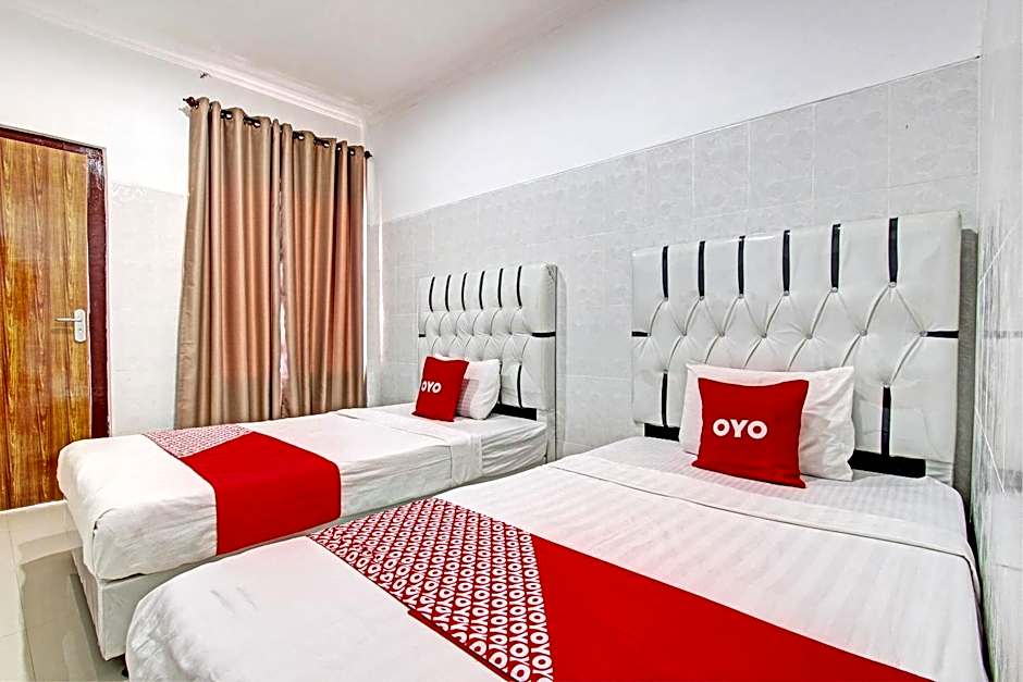 OYO 93011 Hotel Griya Lestari Pati 2