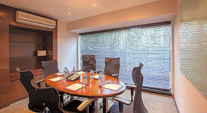 Oakwood Residence Naylor Road Pune