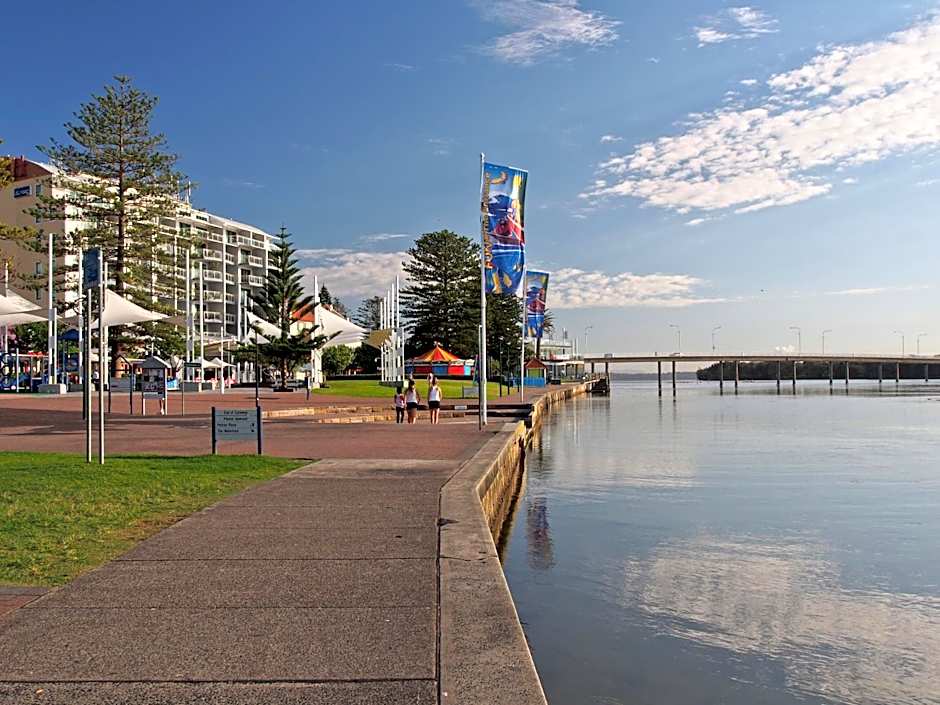 Oaks The Entrance Waterfront Suites